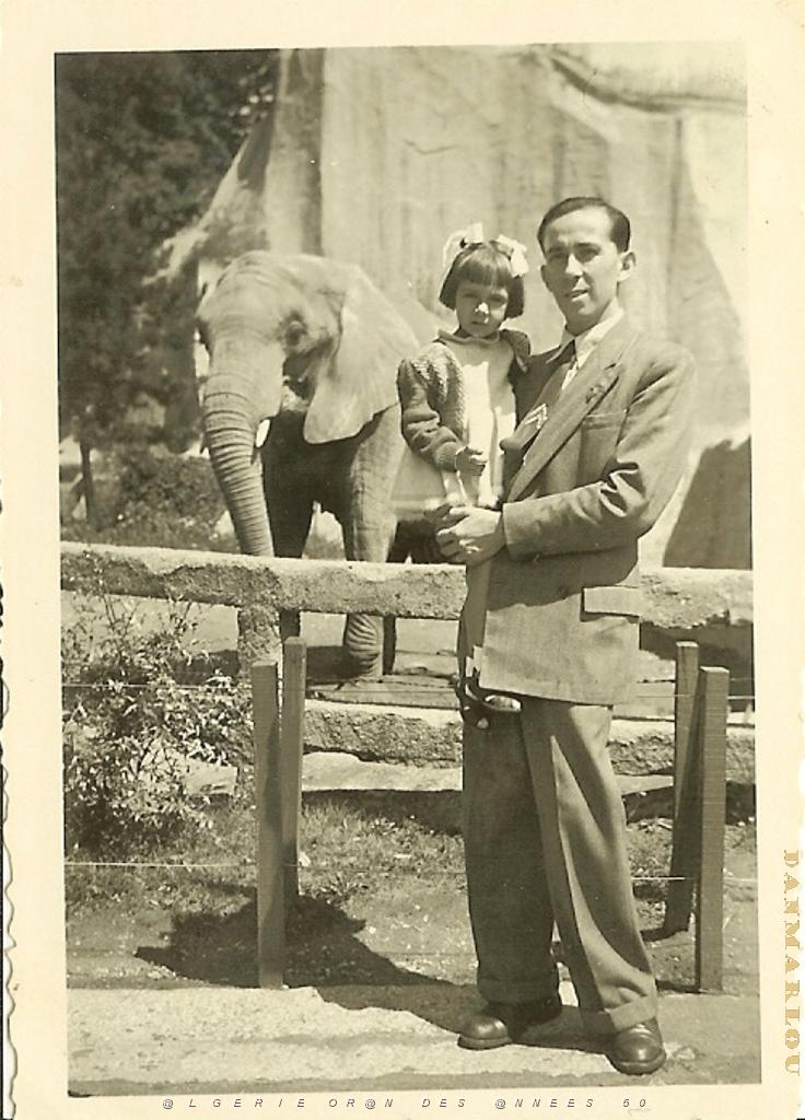 FAMILLE 008 FRANCE PARIS 1950 ZOO DE VINCENNES.jpg